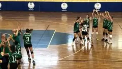 Salihli'de galibiyet serisi 3'e çıktı Salihli'de galibiyet serisi 3'e çıktı