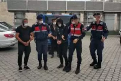 Samsun'da esrarla yakalanan 3 kişi serbest bırakıldı Samsun'da esrarla yakalanan 3 kişi serbest bırakıldı