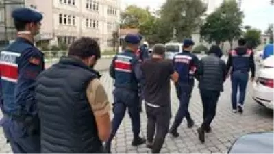 Samsun'da esrarla yakalanan 3 kişi serbest bırakıldı Samsun'da esrarla yakalanan 3 kişi serbest bırakıldı