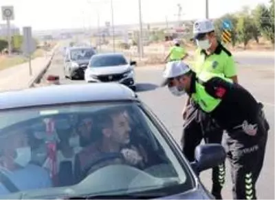 Silvan polisinden öğrencilere hikaye kitabı hediyesi Silvan polisinden öğrencilere hikaye kitabı hediyesi