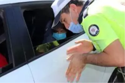 Silvan polisinden öğrencilere hikaye kitabı hediyesi Silvan polisinden öğrencilere hikaye kitabı hediyesi