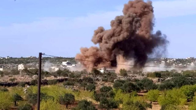 Son Dakika! Rus savaş uçakları İdlib'de ılımlı muhaliflerin eğitim kampını vurdu