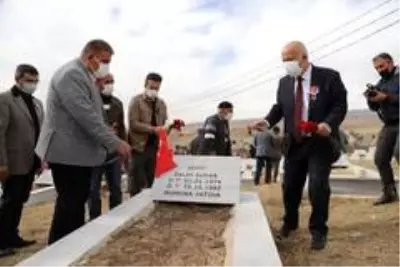 Sunar: 'Şehitlerimizi unutmayacak, unutturmayacağız' Sunar: 'Şehitlerimizi unutmayacak, unutturmayacağız'