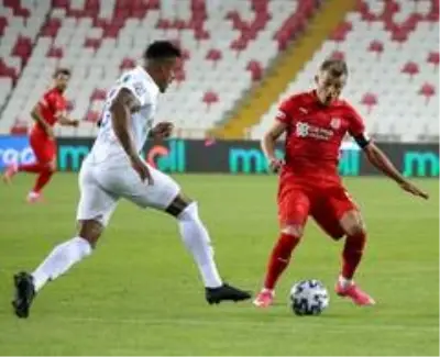 Süper Lig: Sivasspor: 0 - Çaykur Rizespor: 1 (İlk yarı) Süper Lig: Sivasspor: 0 - Çaykur Rizespor: 1 (İlk yarı)