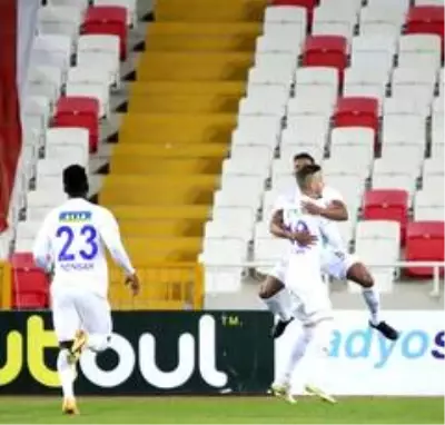 Süper Lig: Sivasspor: 0 - Çaykur Rizespor: 1 (İlk yarı) Süper Lig: Sivasspor: 0 - Çaykur Rizespor: 1 (İlk yarı)