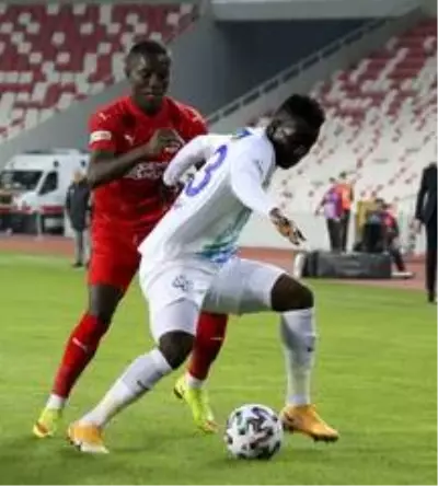 Süper Lig: Sivasspor: 0 - Çaykur Rizespor: 1 (İlk yarı) Süper Lig: Sivasspor: 0 - Çaykur Rizespor: 1 (İlk yarı)