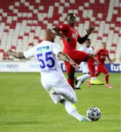 Süper Lig: Sivasspor: 0 - Çaykur Rizespor: 1 (İlk yarı) Süper Lig: Sivasspor: 0 - Çaykur Rizespor: 1 (İlk yarı)