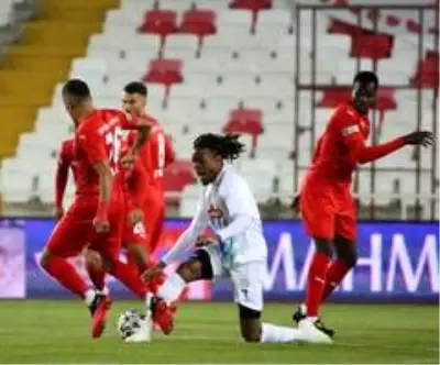 Süper Lig: Sivasspor: 0 - Çaykur Rizespor: 1 (İlk yarı) Süper Lig: Sivasspor: 0 - Çaykur Rizespor: 1 (İlk yarı)