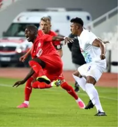 Süper Lig: Sivasspor: 0 - Çaykur Rizespor: 1 (İlk yarı) Süper Lig: Sivasspor: 0 - Çaykur Rizespor: 1 (İlk yarı)