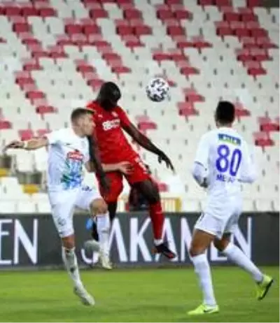 Süper Lig: Sivasspor: 0 - Çaykur Rizespor: 1 (İlk yarı) Süper Lig: Sivasspor: 0 - Çaykur Rizespor: 1 (İlk yarı)