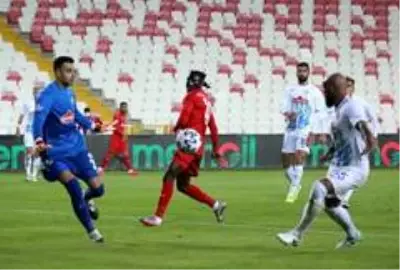 Süper Lig: Sivasspor: 0 - Çaykur Rizespor: 1 (İlk yarı) Süper Lig: Sivasspor: 0 - Çaykur Rizespor: 1 (İlk yarı)
