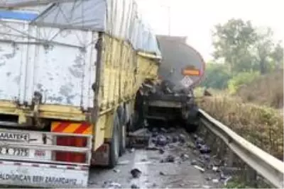 Son dakika... TEM Otoyolunda feci kaza: 1 ölü, 1 yaralı Son dakika... TEM Otoyolunda feci kaza: 1 ölü, 1 yaralı