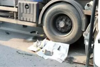 Son dakika... TEM Otoyolunda feci kaza: 1 ölü, 1 yaralı Son dakika... TEM Otoyolunda feci kaza: 1 ölü, 1 yaralı