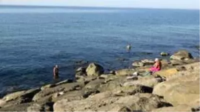 Trabzon'da Ekim ayında denize girdiler Trabzon'da Ekim ayında denize girdiler