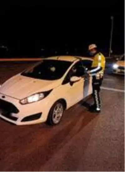 Ülke genelinde trafik denetimi: 84 bin araç denetlendi Ülke genelinde trafik denetimi: 84 bin araç denetlendi
