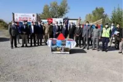 Son dakika haberi! Erzincan'da kazaları önlemek amacıyla 300 traktöre reflektör dağıtıldı Son dakika haberi! Erzincan'da kazaları önlemek amacıyla 300 traktöre reflektör dağıtıldı