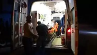 Yayalara çarpan alkollü sürücüye bir vatandaş tampon yaptı Yayalara çarpan alkollü sürücüye bir vatandaş tampon yaptı