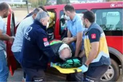 - Yolcu otobüsü ile otomobil çarpıştı: 3 yaralı - Yolcu otobüsü ile otomobil çarpıştı: 3 yaralı
