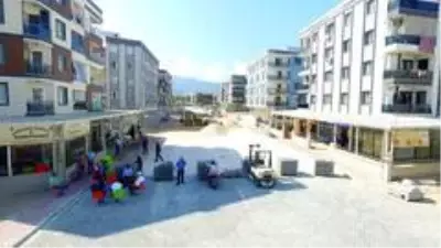 Yunusemre 50. Yıl Mahallesinde yol çalışması yapıyor Yunusemre 50. Yıl Mahallesinde yol çalışması yapıyor