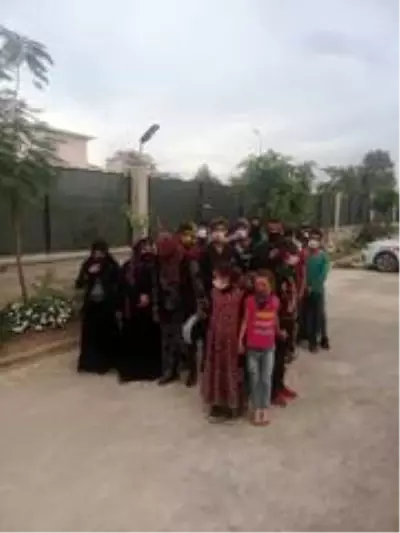 15 kişilik minibüsten 27 kişi çıktı, say say bitmedi 15 kişilik minibüsten 27 kişi çıktı, say say bitmedi