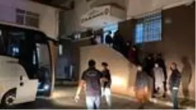 17 yabancı uyruklu saklandıkları evde yakalandı 17 yabancı uyruklu saklandıkları evde yakalandı