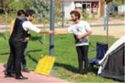 4 yılda 51 şehri otostop çekerek gezip, 10 liraya dert dinledi 4 yılda 51 şehri otostop çekerek gezip, 10 liraya dert dinledi