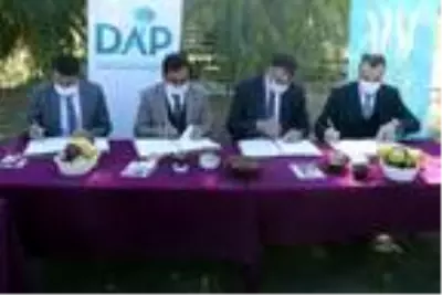 DAP ve DAKA'dan Ahlat'taki elma yetiştiricilerine destek DAP ve DAKA'dan Ahlat'taki elma yetiştiricilerine destek