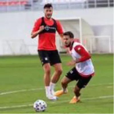 Antalyaspor, 8 eksikle Fenerbahçe maçına hazırlanıyor Antalyaspor, 8 eksikle Fenerbahçe maçına hazırlanıyor
