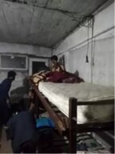 Aynı evde kalan 17 kaçak göçmen yakalandı Aynı evde kalan 17 kaçak göçmen yakalandı