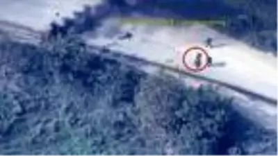 Son dakika haber... Dağlık Karabağ'daki Ermenistan silahlı güçlerinin başında bulunan Harutyunyan'ın içinde olduğu belirtilen aracın vurulma anı Son dakika haber... Dağlık Karabağ'daki Ermenistan silahlı güçlerinin başında bulunan Harutyunyan'ın içinde olduğu belirtilen aracın vurulma anı