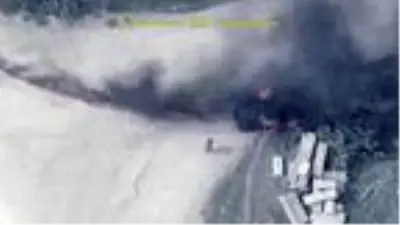 Son dakika haber... Dağlık Karabağ'daki Ermenistan silahlı güçlerinin başında bulunan Harutyunyan'ın içinde olduğu belirtilen aracın vurulma anı Son dakika haber... Dağlık Karabağ'daki Ermenistan silahlı güçlerinin başında bulunan Harutyunyan'ın içinde olduğu belirtilen aracın vurulma anı