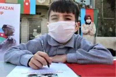 Azerbaycanlı çocuktan, cephedeki babasına mektup Azerbaycanlı çocuktan, cephedeki babasına mektup