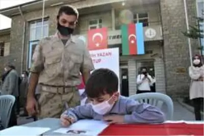 Azerbaycanlı çocuktan, cephedeki babasına mektup Azerbaycanlı çocuktan, cephedeki babasına mektup