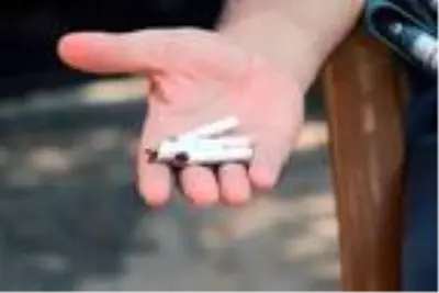 Bacağını kaybetti, gençleri uyardı: Benden ibret alın ve sigarayı bırakın Bacağını kaybetti, gençleri uyardı: Benden ibret alın ve sigarayı bırakın