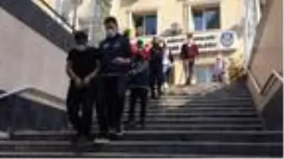 Bağcılar'da gasbın ardından kılık değiştiren kadın şüpheli kamerada Bağcılar'da gasbın ardından kılık değiştiren kadın şüpheli kamerada
