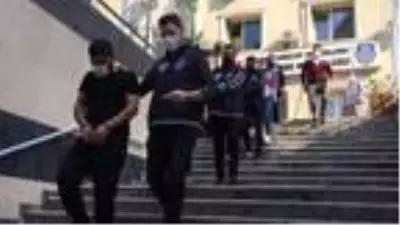 Bağcılar'da gasbın ardından kılık değiştiren kadın şüpheli kamerada Bağcılar'da gasbın ardından kılık değiştiren kadın şüpheli kamerada