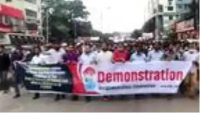 Son dakika haberleri: Bangladeş'te Macron'a öfke: Ülkede 'Fransız ürünlerini boykot edin' sesleri yükseldi Son dakika haberleri: Bangladeş'te Macron'a öfke: Ülkede 'Fransız ürünlerini boykot edin' sesleri yükseldi
