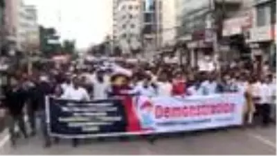 Son dakika haberleri: Bangladeş'te Macron'a öfke: Ülkede 'Fransız ürünlerini boykot edin' sesleri yükseldi Son dakika haberleri: Bangladeş'te Macron'a öfke: Ülkede 'Fransız ürünlerini boykot edin' sesleri yükseldi