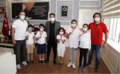 Başkan Turgay Genç şampiyonları ağırladı. Başkan Turgay Genç şampiyonları ağırladı.