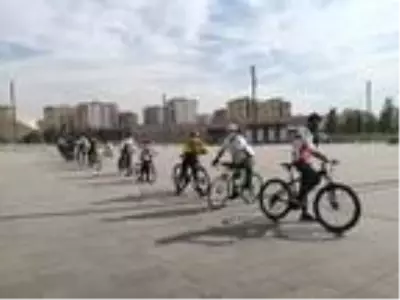 Son Dakika | 'Bisikletli ölümlere' dikkat çekmek için, pedal çevirdiler Son Dakika | 'Bisikletli ölümlere' dikkat çekmek için, pedal çevirdiler