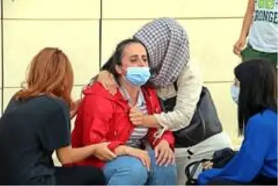 Oğlunun tabutuna son kez bakan annenin feryadı yürekleri dağladı Oğlunun tabutuna son kez bakan annenin feryadı yürekleri dağladı