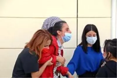 Oğlunun tabutuna son kez bakan annenin feryadı yürekleri dağladı Oğlunun tabutuna son kez bakan annenin feryadı yürekleri dağladı