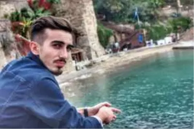 Oğlunun tabutuna son kez bakan annenin feryadı yürekleri dağladı Oğlunun tabutuna son kez bakan annenin feryadı yürekleri dağladı