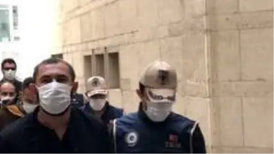 Bursa'da kovalamaca sonucu yakalandı, el bombası çıktı Bursa'da kovalamaca sonucu yakalandı, el bombası çıktı