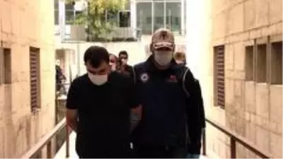 Bursa'da kovalamaca sonucu yakalandı, el bombası çıktı Bursa'da kovalamaca sonucu yakalandı, el bombası çıktı