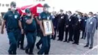 Çanakkale'de merdivenden düşüp, ölen gümrük muhafaza memuru için tören Çanakkale'de merdivenden düşüp, ölen gümrük muhafaza memuru için tören