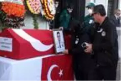 Çanakkale'de merdivenden düşüp, ölen gümrük muhafaza memuru için tören Çanakkale'de merdivenden düşüp, ölen gümrük muhafaza memuru için tören