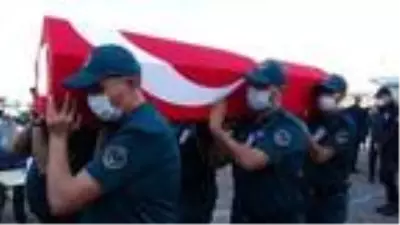 Çanakkale'de merdivenden düşüp, ölen gümrük muhafaza memuru için tören Çanakkale'de merdivenden düşüp, ölen gümrük muhafaza memuru için tören
