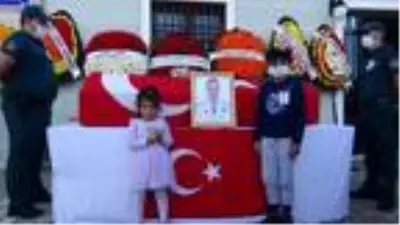Çanakkale'de merdivenden düşüp, ölen gümrük muhafaza memuru için tören Çanakkale'de merdivenden düşüp, ölen gümrük muhafaza memuru için tören