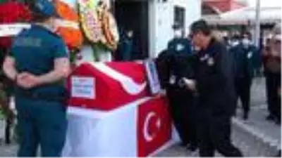 Çanakkale'de merdivenden düşüp, ölen gümrük muhafaza memuru için tören Çanakkale'de merdivenden düşüp, ölen gümrük muhafaza memuru için tören
